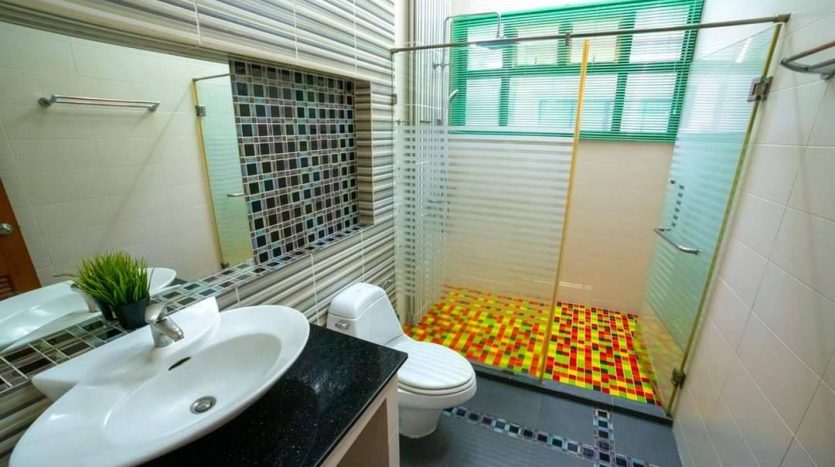 bathroom - 3 Bedroom House Baan Dusit