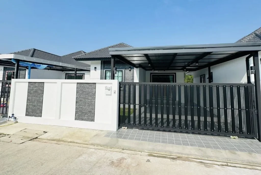 3 Bedroom House for Sale at Rattanagorn Village 8, Pattaya