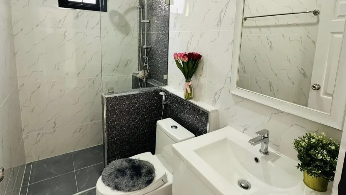 3bedrooms single house in rattanagorn village 8 in north pattaya prope 16