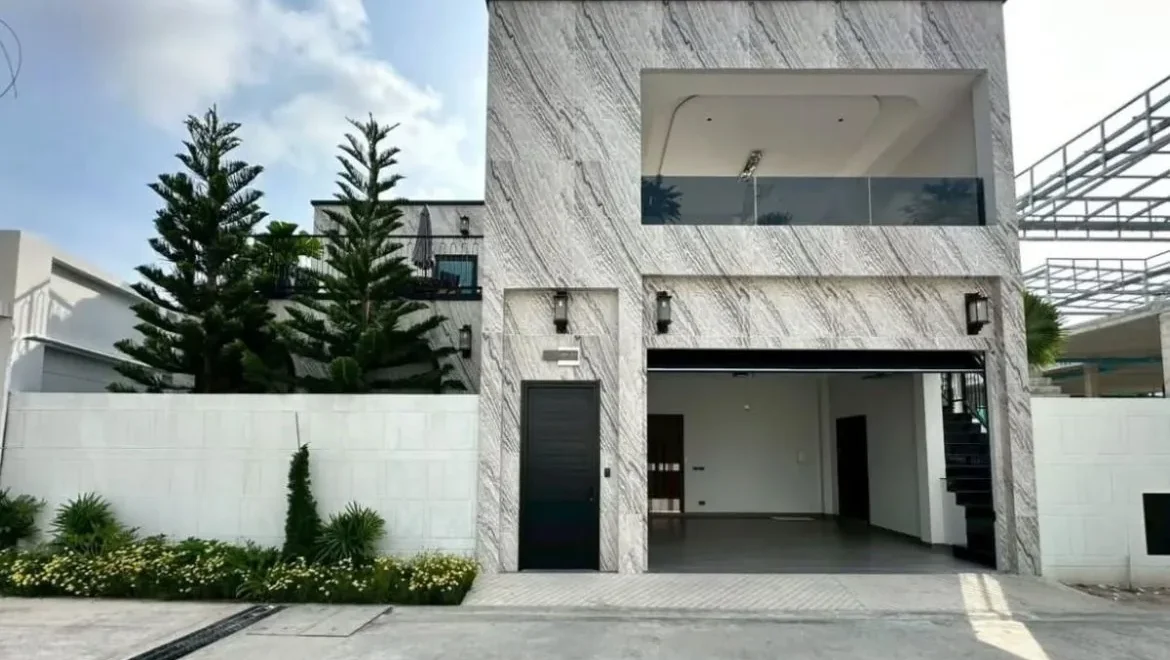 4 bedroom 2 storey luxury pool villa in villa trivana east pattaya pro 02