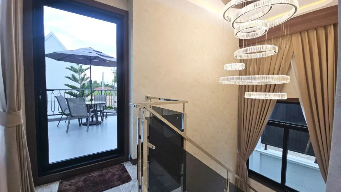 4 bedroom 2 storey luxury pool villa in villa trivana east pattaya pro 14