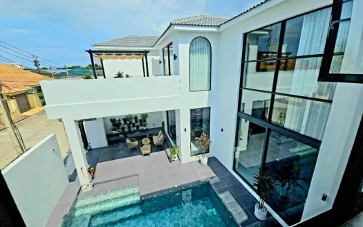 4 Bedroom Pool Villa for Sale in Jomtien &ndash; Jomtien Condotel
