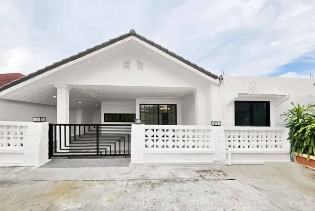 4 Bedroom House for Sale in East Pattaya &ndash; Eakmongkol Village 3
