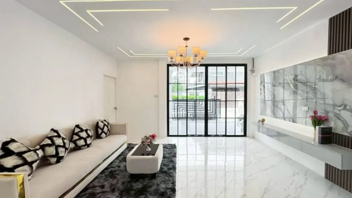 4 bedroom single house modern style in ek mongkol village 3 east patta 04