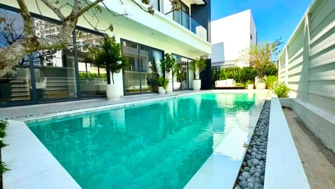 5 bedroom 2 storey luxury vista villa south pattaya pool villa propert 01