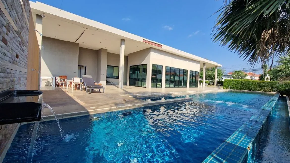 hs0965 villa single house rent in the ville jomtien property for sale 01