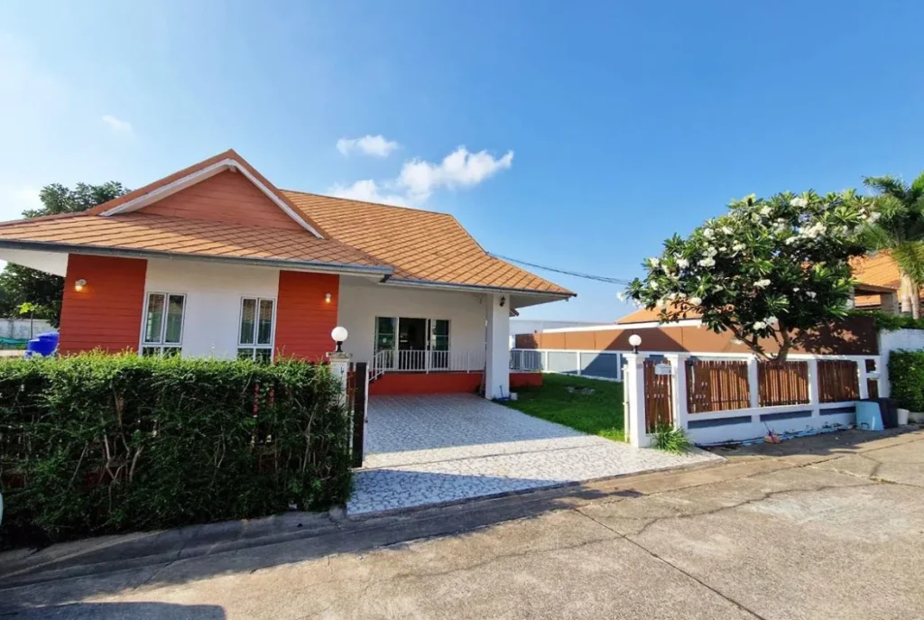3 Bedroom House for Sale in Jomtien with Communal Pool