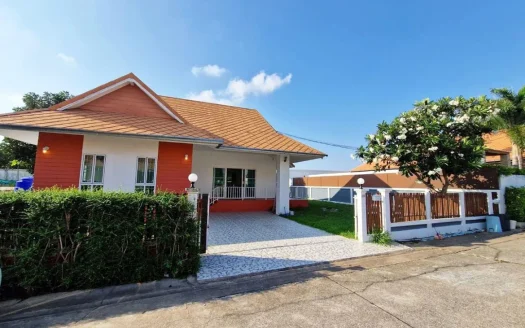 3 Bedroom House for Sale in Jomtien with Communal Pool