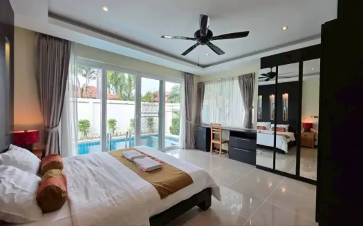 4 Bedroom Pool Villa for Sale or Rent near Mabprachan Lake