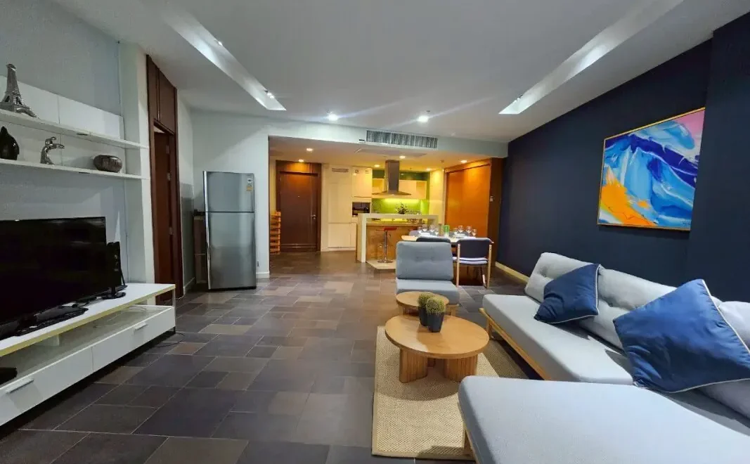 the crown of wongamat a renovated penthouse with unrivaled sea views p 02