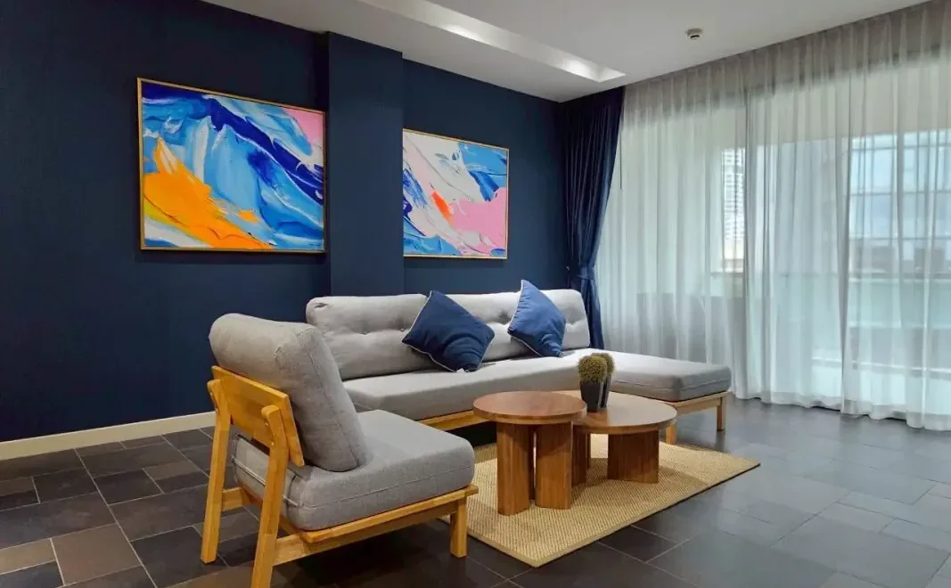 the crown of wongamat a renovated penthouse with unrivaled sea views p 05