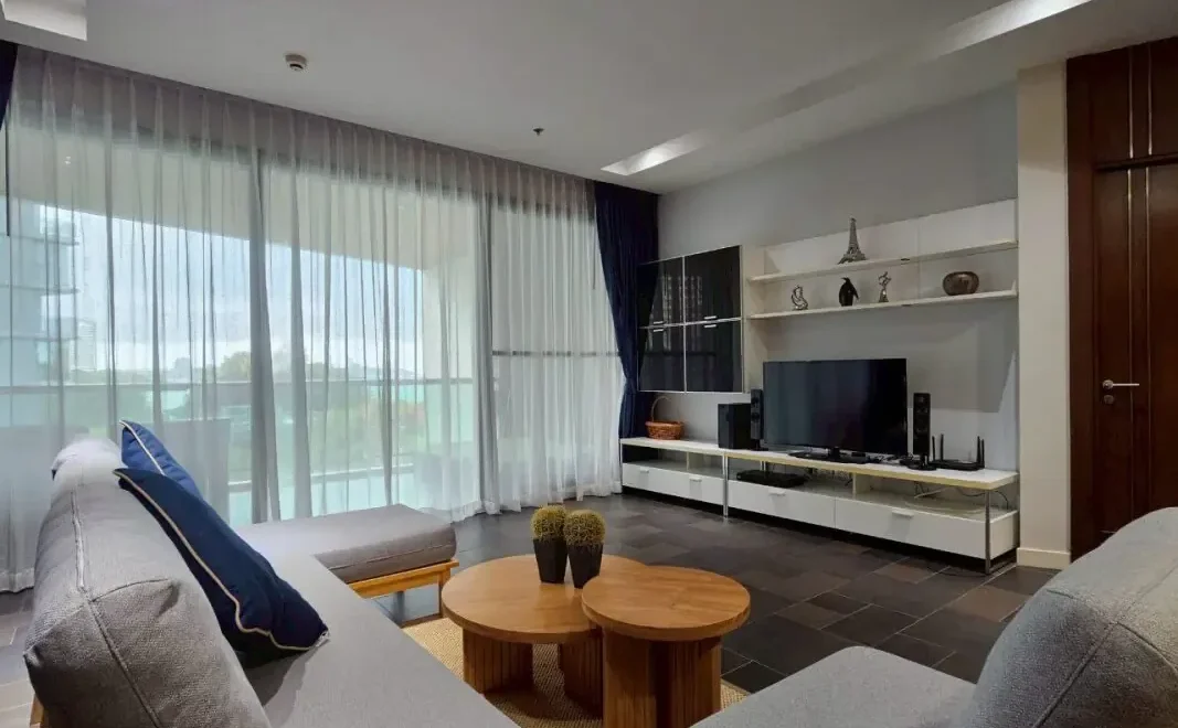 the crown of wongamat a renovated penthouse with unrivaled sea views p 06