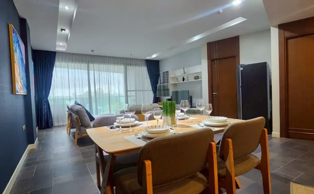 the crown of wongamat a renovated penthouse with unrivaled sea views p 08