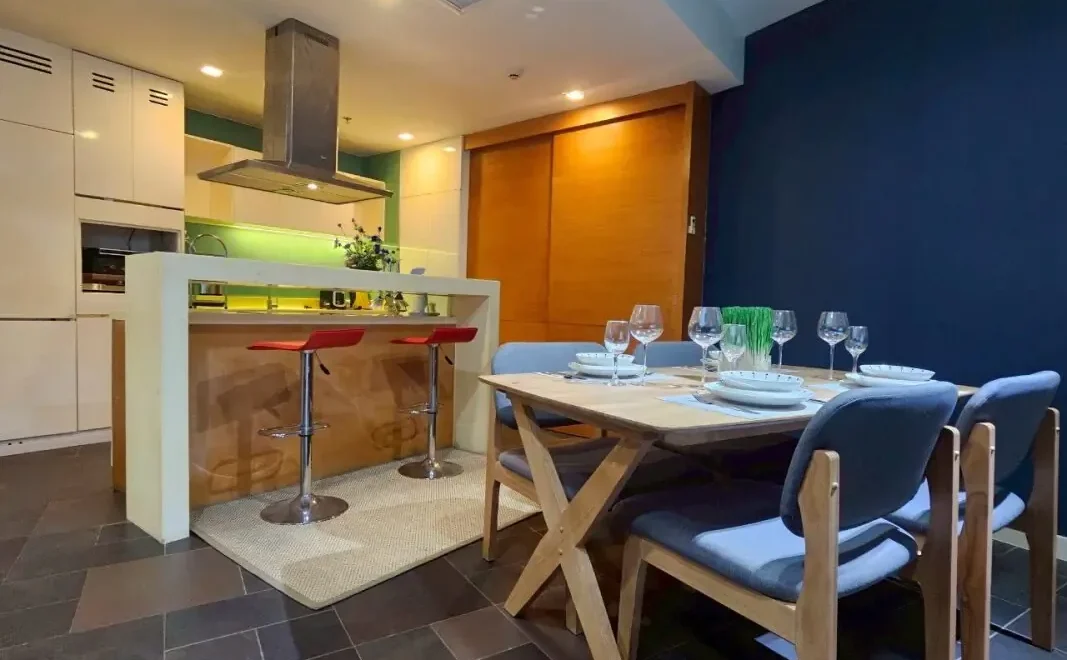 the crown of wongamat a renovated penthouse with unrivaled sea views p 10
