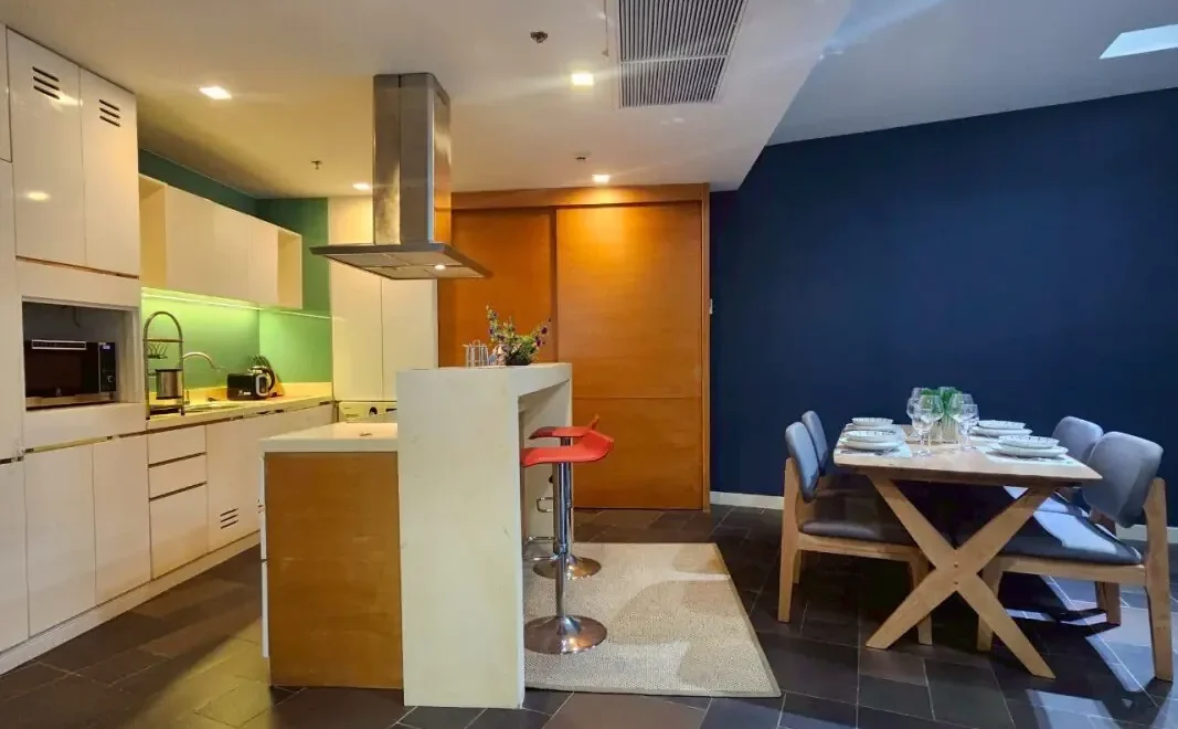 the crown of wongamat a renovated penthouse with unrivaled sea views p 11