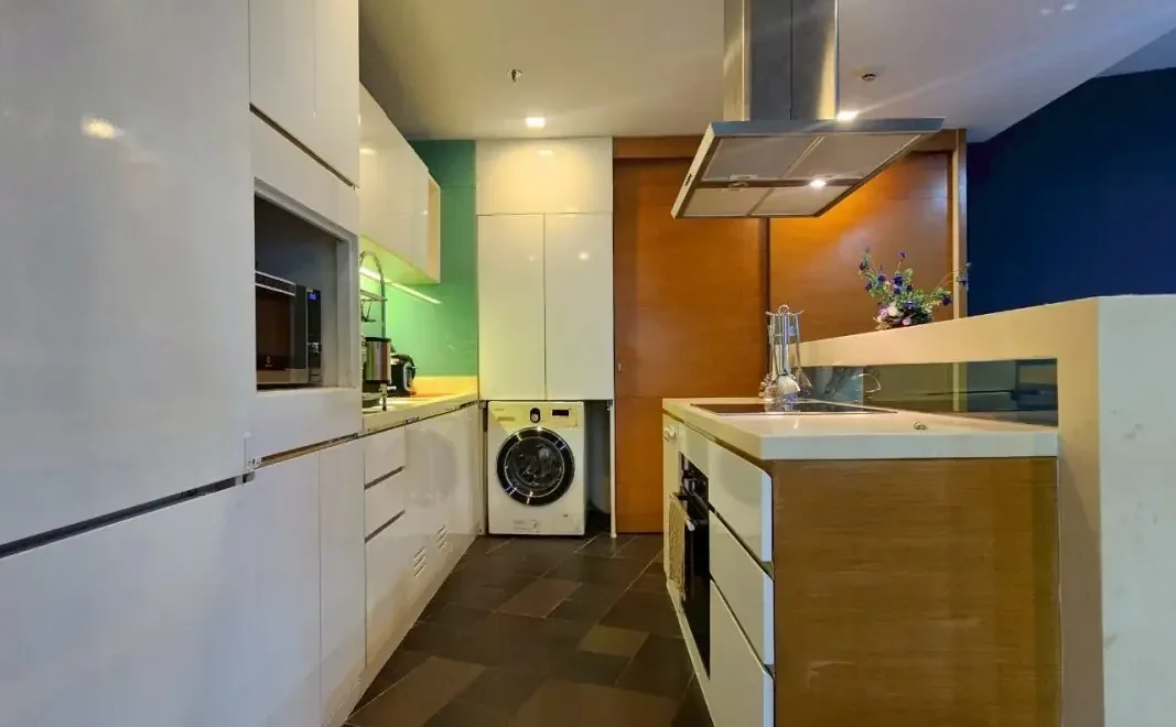 the crown of wongamat a renovated penthouse with unrivaled sea views p 13