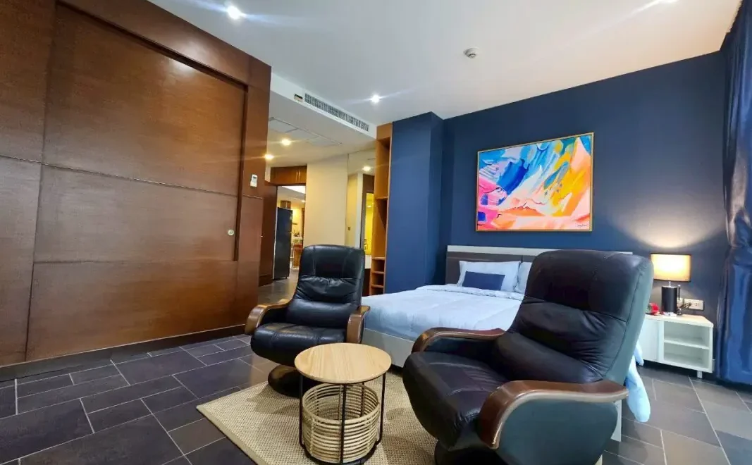 the crown of wongamat a renovated penthouse with unrivaled sea views p 15
