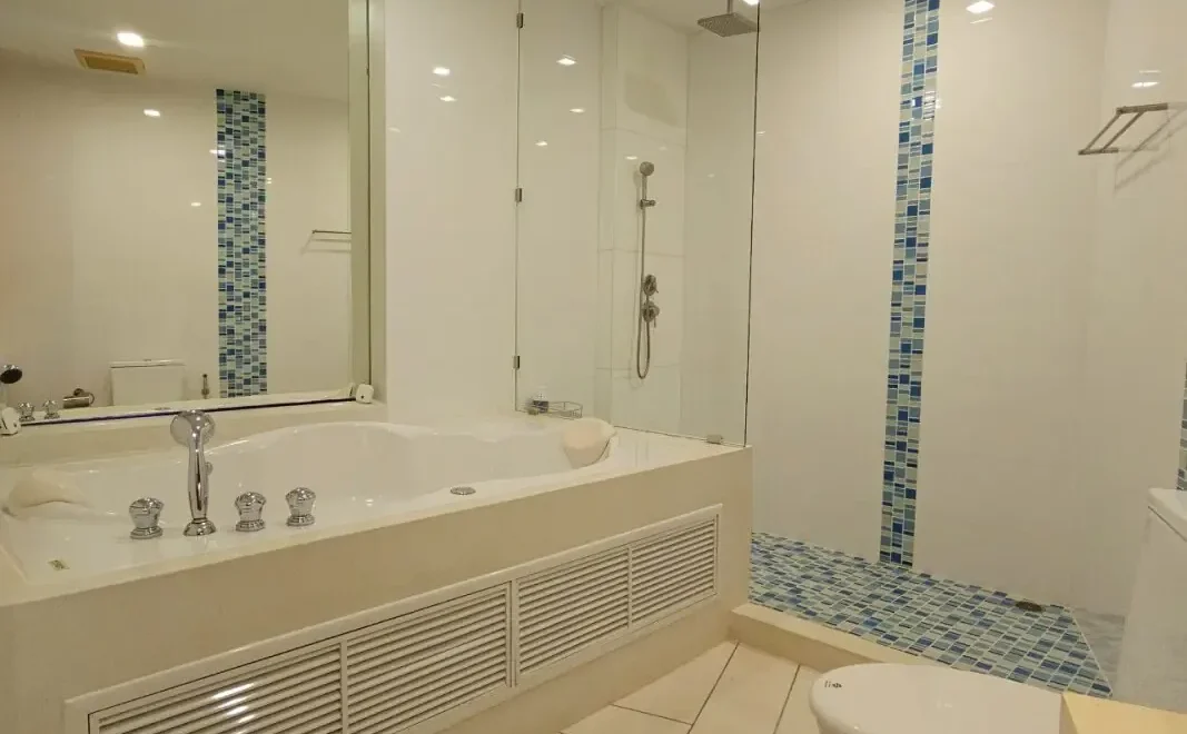 the crown of wongamat a renovated penthouse with unrivaled sea views p 18