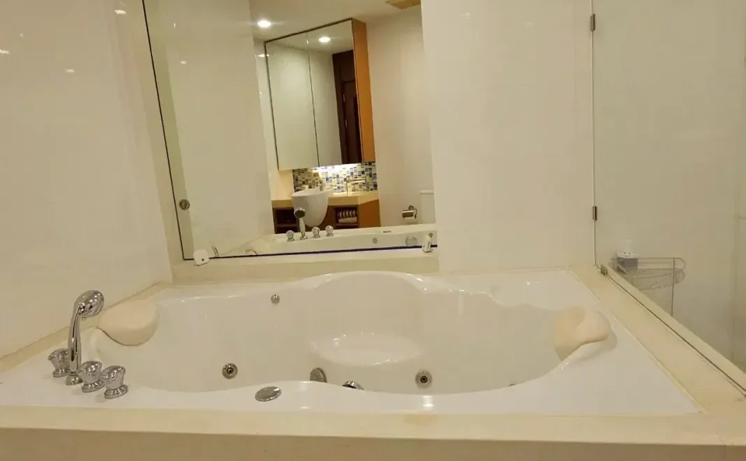 the crown of wongamat a renovated penthouse with unrivaled sea views p 19