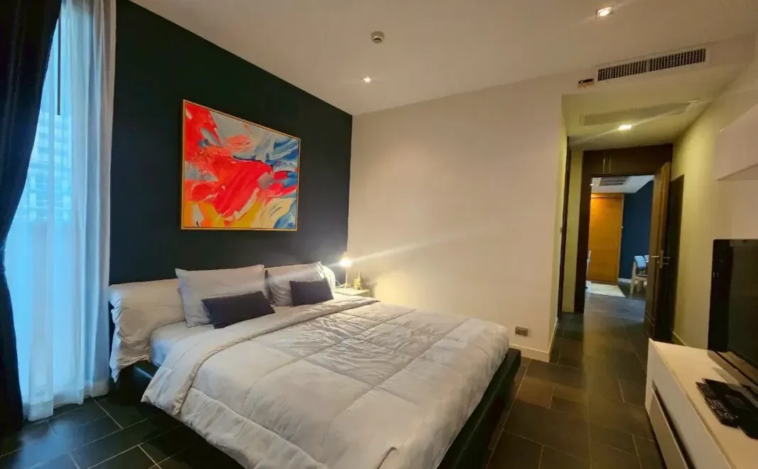 the crown of wongamat a renovated penthouse with unrivaled sea views p 25