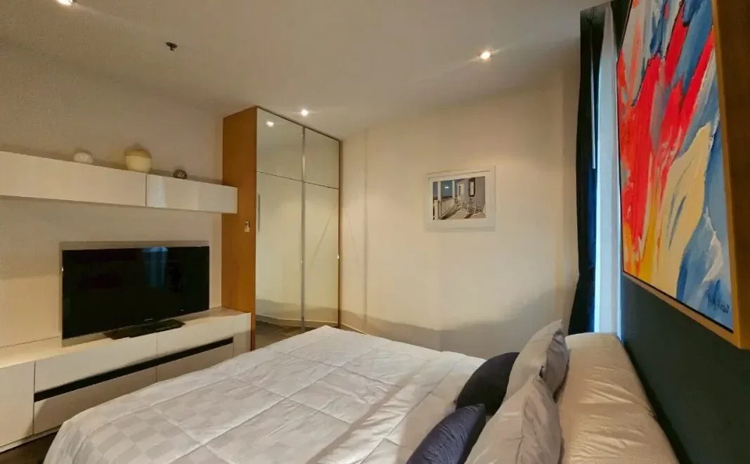 the crown of wongamat a renovated penthouse with unrivaled sea views p 27