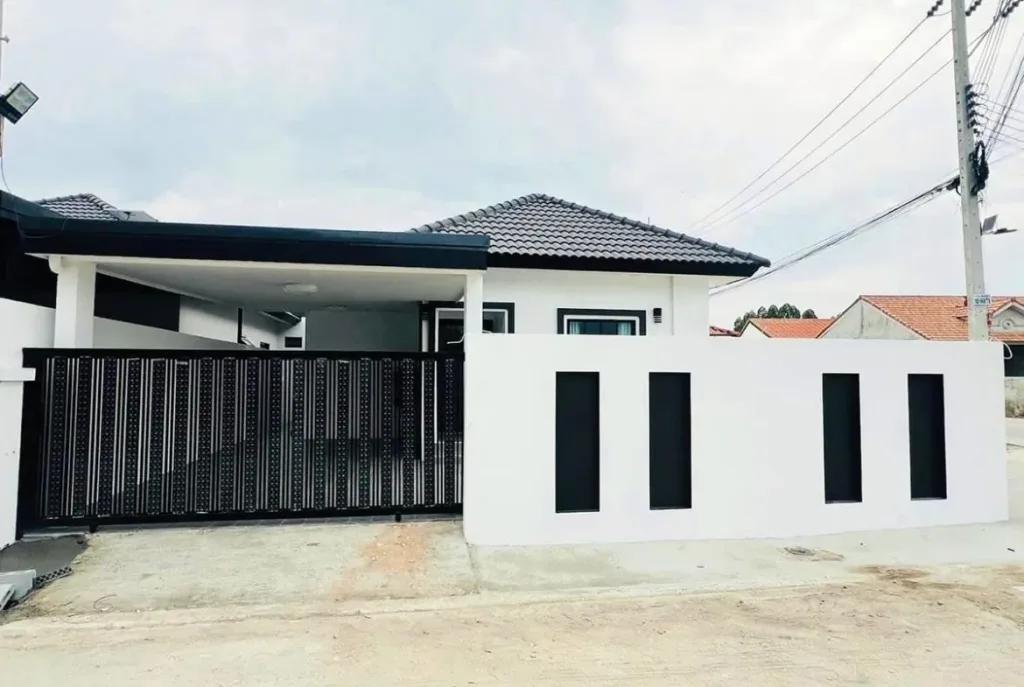 Fully Furnished 3-Bedroom House for Sale in Bang Lamung, Pattaya