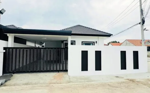 Fully Furnished 3-Bedroom House for Sale in Bang Lamung, Pattaya