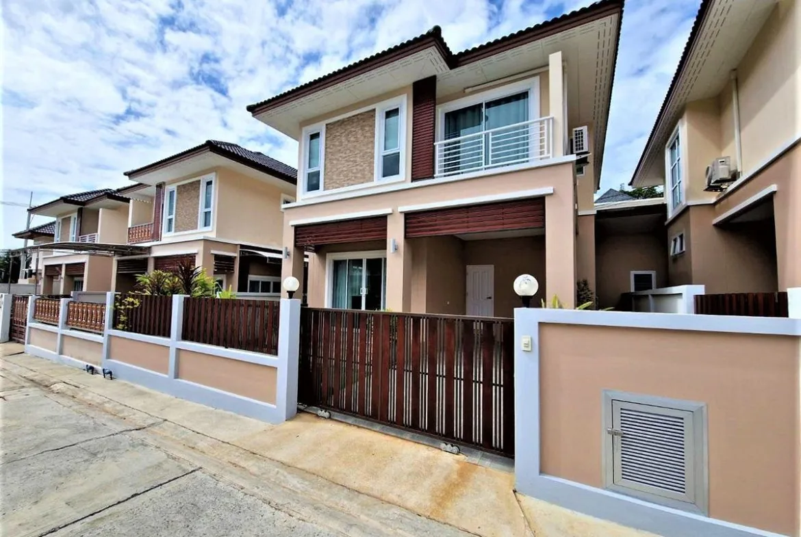 Two-storey three-bedroom house for sale at Grand PMC 7 in East Pattaya