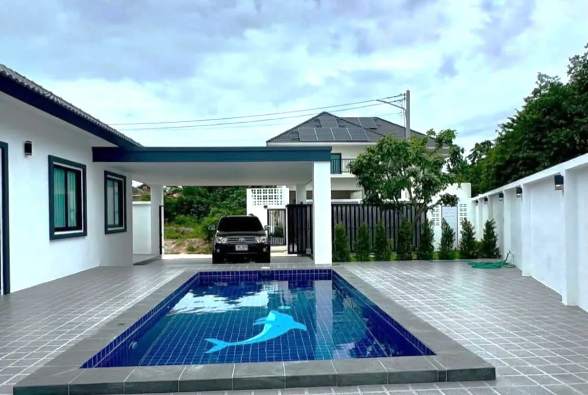 Three-bedroom pool villa for sale in Huay Yai near Thung Klom–Tan Man