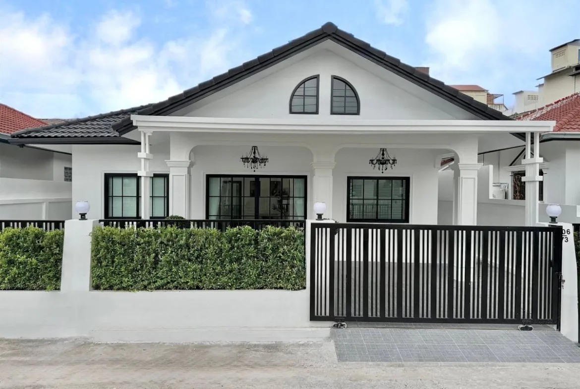 Fully furnished three-bedroom house for sale at Ek Mongkon 2/1 Village in Khao Talo