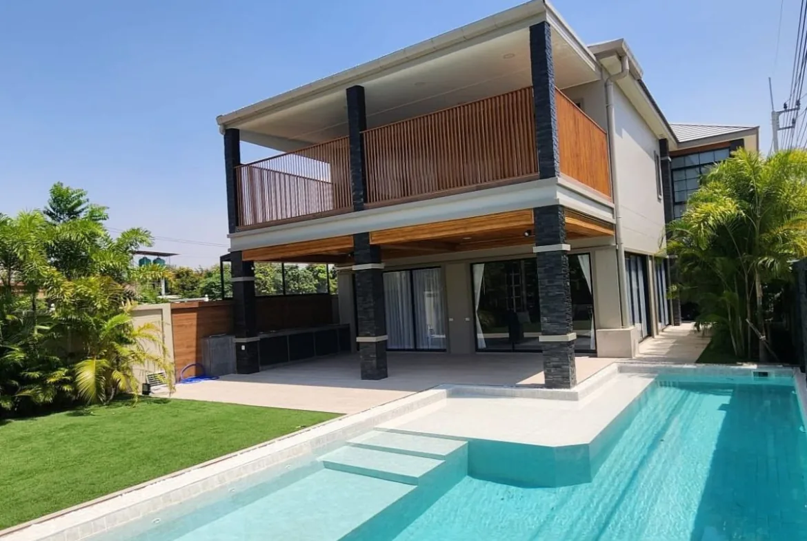 Five-bedroom pool villa for sale at The Shades Villas near Mabprachan Lake