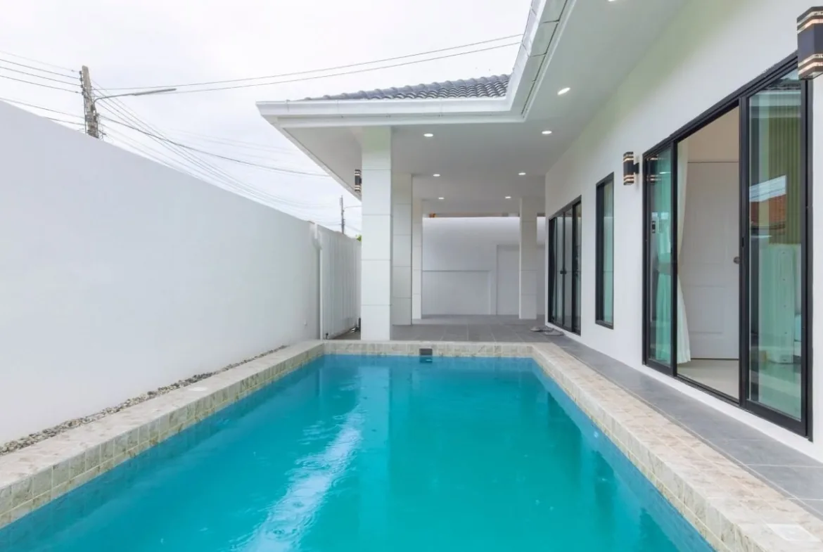 Three-bedroom pool villa for sale at Ek Mongkol 4/1 in Khao Talo
