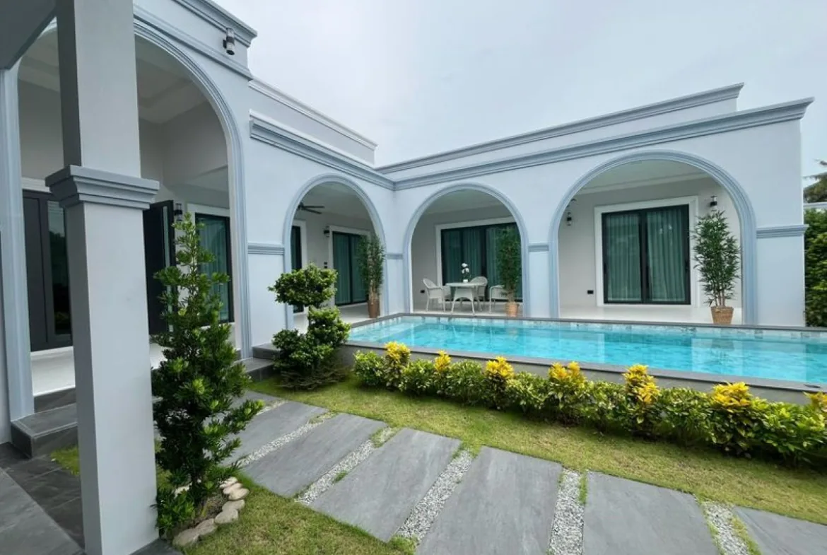Four-bedroom pool villa for sale near Siam Country Club in East Pattaya