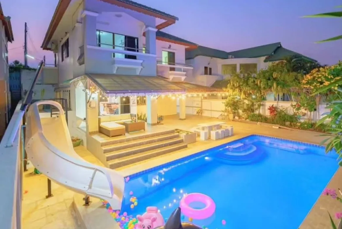 Four-bedroom pool villa for sale at Paradise Hill 2 in Khao Noi