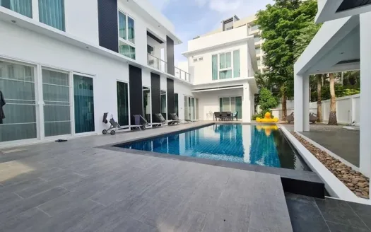 5 Bedroom Pool Villa for Sale in Jomtien – Palm Oasis