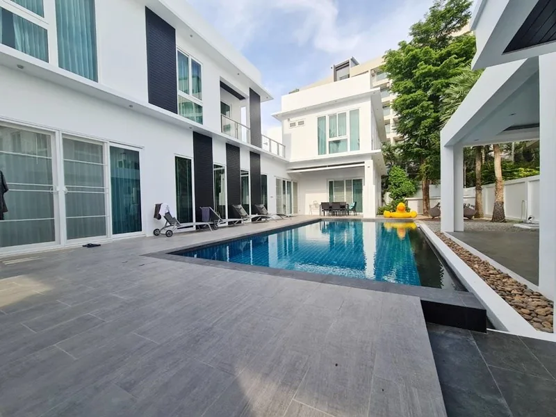 5 Bedroom Pool Villa for Sale in Jomtien &ndash; Palm Oasis